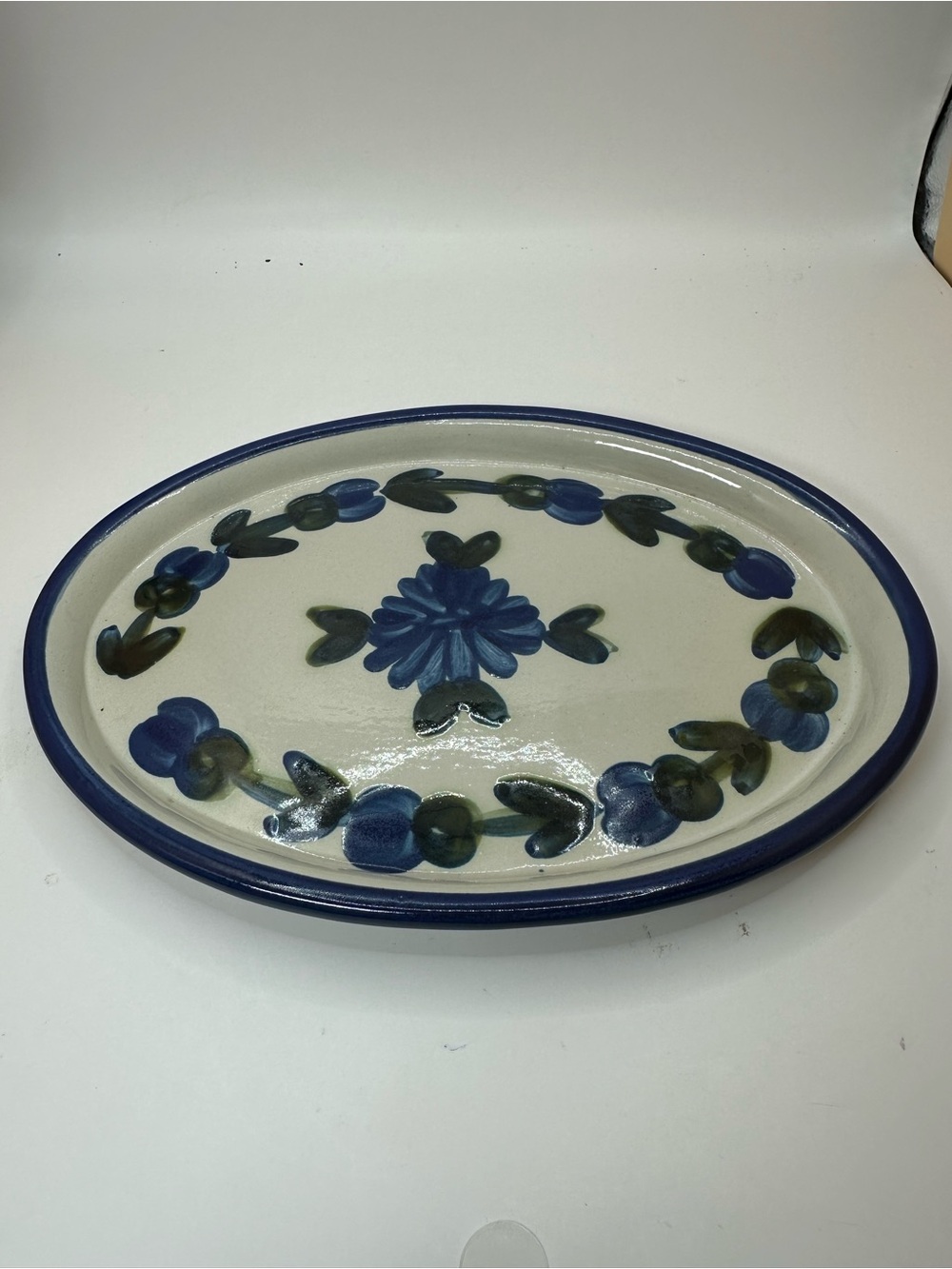 Louisville Stoneware oval platter features the "Bachelor Button" floral pattern.